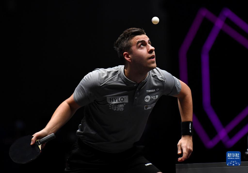 他都表现得 他都表现得